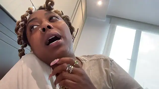 ChocolateCakeQueen online show from March 2025 12:20:01 PM