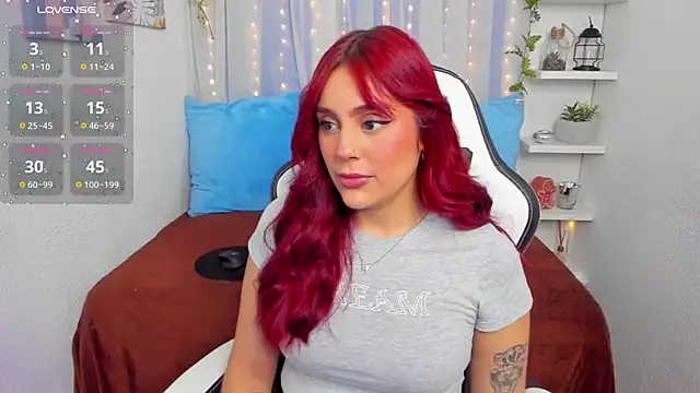 Snapshot of HazzelGray chatting on December 2024 02:55:01 PM HazzelGray online show from December 2024 02:55:01 PM