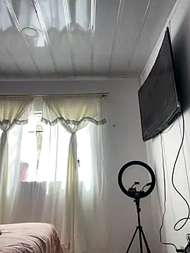 hannahb-e online show from October 2025 03:35:02 PM