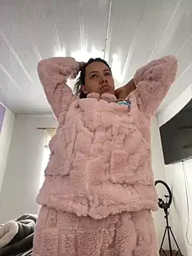 hannahb-e online show from November 2025 01:44:02 PM