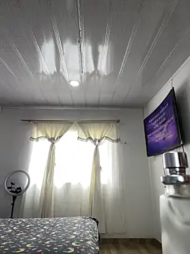 Snapshot of hannahb-e chatting on May 2026 01:53:01 PM hannahb-e online show from May 2026 01:53:01 PM