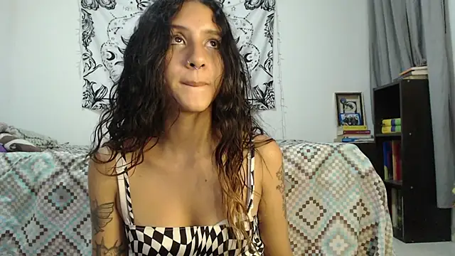 Snapshot of AlinaWoolf_ chatting on December 2024 02:52:01 AM AlinaWoolf  online show from December 2024 02:52:01 AM