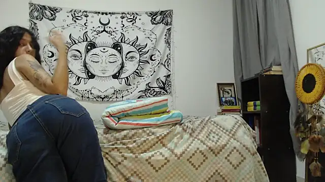 Snapshot of AlinaWoolf_ chatting on March 2025 05:05:02 AM AlinaWoolf  online show from March 2025 05:05:02 AM