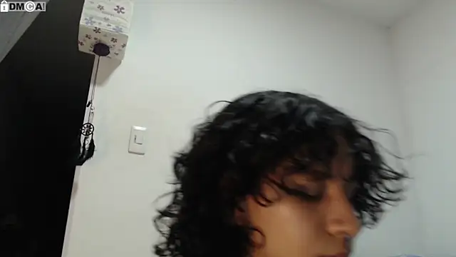 Snapshot of AlinaWoolf_ chatting on September 2025 04:35:02 AM AlinaWoolf  online show from September 2025 04:35:02 AM