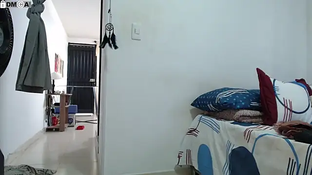 Snapshot of AlinaWoolf_ chatting on October 2025 04:08:02 PM AlinaWoolf  online show from October 2025 04:08:02 PM