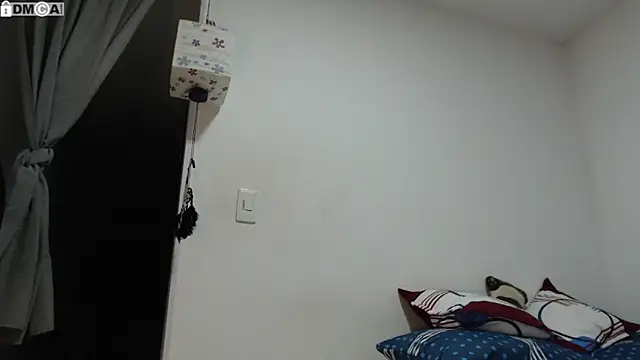 Snapshot of AlinaWoolf_ chatting on November 2025 04:11:02 AM AlinaWoolf  online show from November 2025 04:11:02 AM