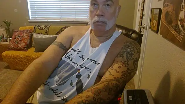 musclebearnips online show from October 2025 04:19:01 PM