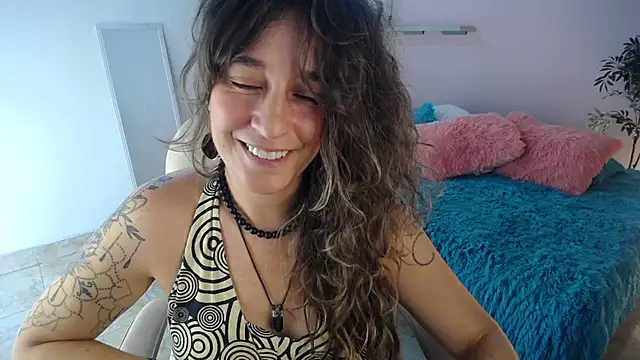 Paula Paz online show from September 2025 02:20:01 PM