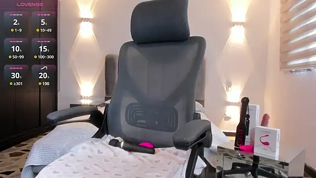 AnaRuiz online show from March 2025 12:23:02 PM