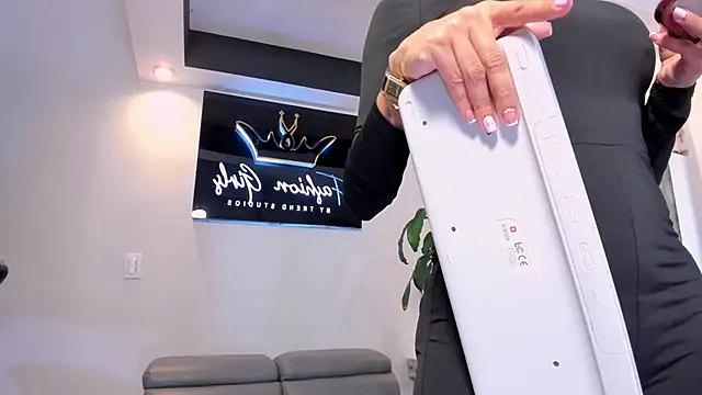 AnaRuiz online show from November 2025 02:16:01 PM