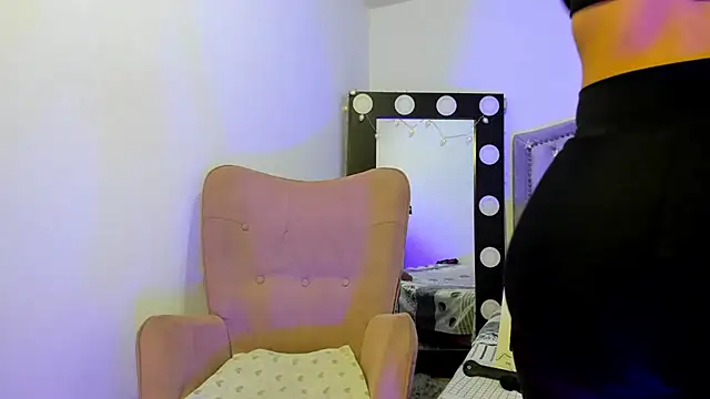 AnaRuiz online show from January 2026 02:44:01 PM