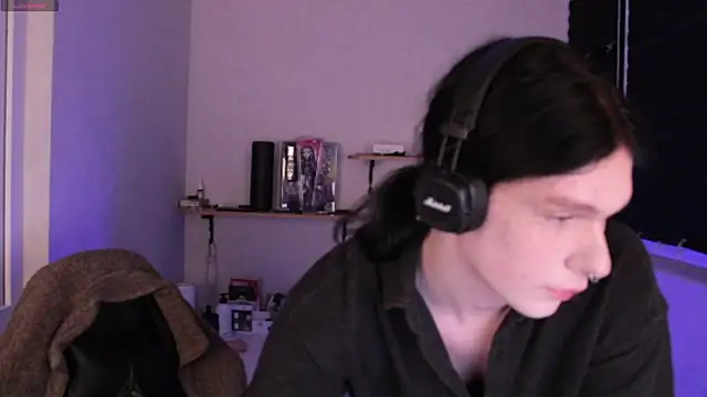 carthylovvve online show from December 2024 08:44:01 PM