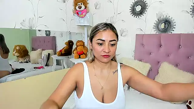 Snapshot of milf_bigass_ chatting on January 2025 01:30:02 PM milf bigass online show from January 2025 01:30:02 PM