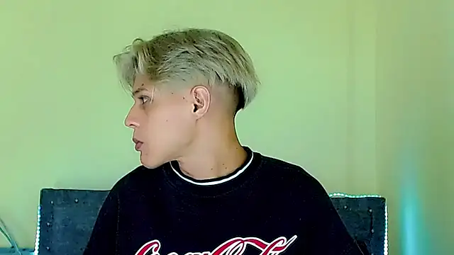 Snapshot of Liamscott_ chatting on May 2026 07:19:02 PM Liamscott online show from May 2026 07:19:02 PM