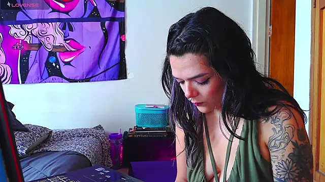 Snapshot of purple_em69 chatting on December 2024 02:17:02 PM purple em69 online show from December 2024 02:17:02 PM