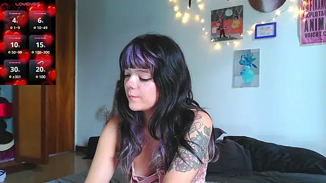 Snapshot of purple_em69 chatting on December 2024 08:00:01 PM purple em69 online show from December 2024 08:00:01 PM