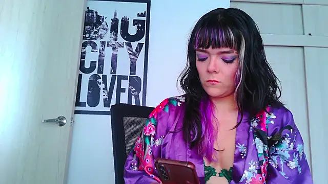 Snapshot of purple_em69 chatting on September 2025 05:25:01 PM purple em69 online show from September 2025 05:25:01 PM