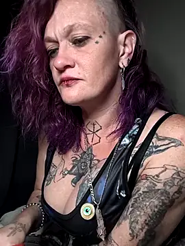 Snapshot of renegade_vyxxen chatting on February 2026 10:43:01 AM renegade vyxxen online show from February 2026 10:43:01 AM