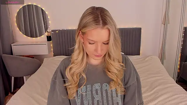 CassieRayss online show from February 2026 02:27:02 PM