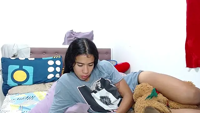 Snapshot of CleoAndAshley chatting on December 2024 12:55:02 AM CleoAndAshley online show from December 2024 12:55:02 AM