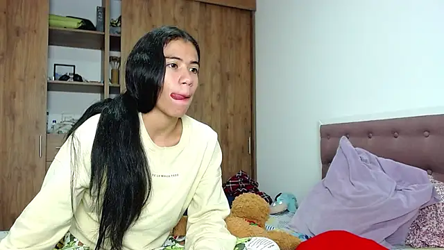 Snapshot of CleoAndAshley chatting on March 2025 02:51:02 AM CleoAndAshley online show from March 2025 02:51:02 AM