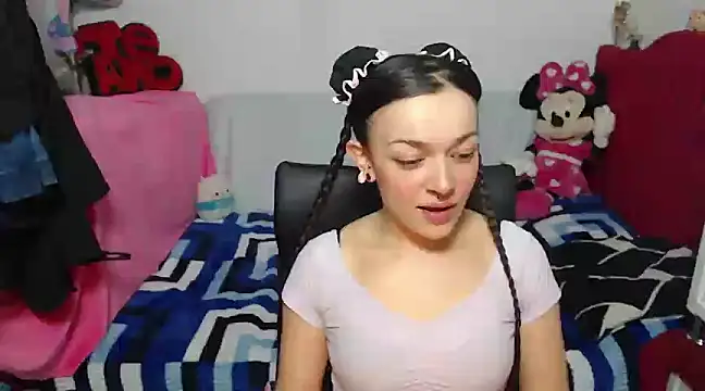 Snapshot of Angela_18honey chatting on January 2025 04:00:02 AM Angela 18honey online show from January 2025 04:00:02 AM