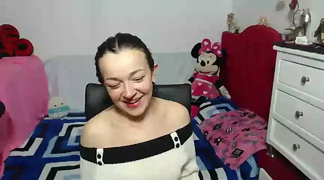 Snapshot of Angela_18honey chatting on January 2025 02:11:02 AM Angela 18honey online show from January 2025 02:11:02 AM