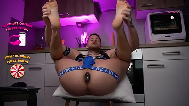 Snapshot of kennethwade chatting on December 2024 08:40:01 PM kennethwade online show from December 2024 08:40:01 PM