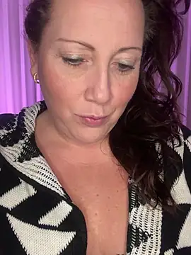 Snapshot of xsexycurvymilf chatting on January 2025 01:31:01 PM xsexycurvymilf online show from January 2025 01:31:01 PM