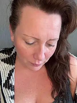 Snapshot of xsexycurvymilf chatting on January 2025 11:45:02 AM xsexycurvymilf online show from January 2025 11:45:02 AM