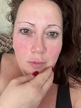 Snapshot of xsexycurvymilf chatting on March 2025 06:57:01 AM xsexycurvymilf online show from March 2025 06:57:01 AM