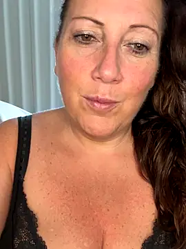 Snapshot of xsexycurvymilf chatting on October 2025 01:20:02 PM xsexycurvymilf online show from October 2025 01:20:02 PM