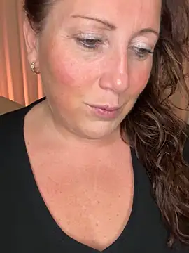 Snapshot of xsexycurvymilf chatting on October 2025 02:52:01 PM xsexycurvymilf online show from October 2025 02:52:01 PM