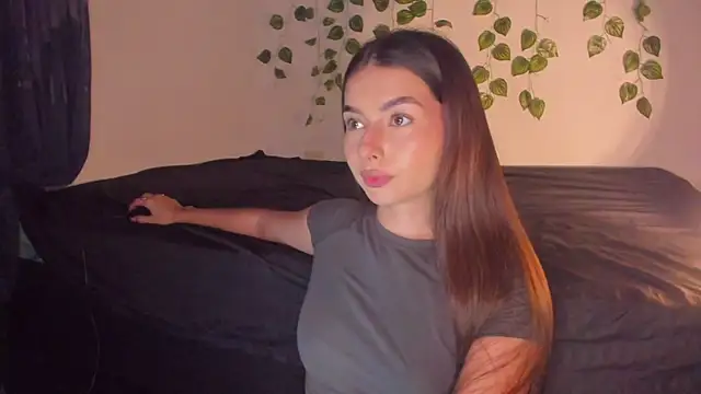 Snapshot of Coralinee_01 chatting on December 2024 12:29:01 AM Coralinee 01 online show from December 2024 12:29:01 AM