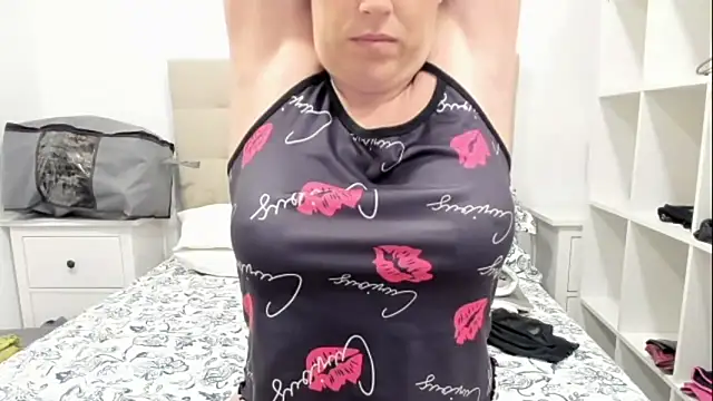 Snapshot of emmita69_ chatting on November 2025 10:37:02 PM emmita69 online show from November 2025 10:37:02 PM