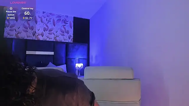 Amareto  online show from November 2025 12:18:01 PM