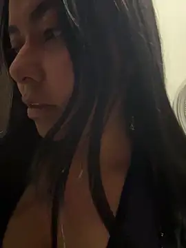 Snapshot of PetitLumiere chatting on January 2025 03:54:01 AM PetitLumiere online show from January 2025 03:54:01 AM