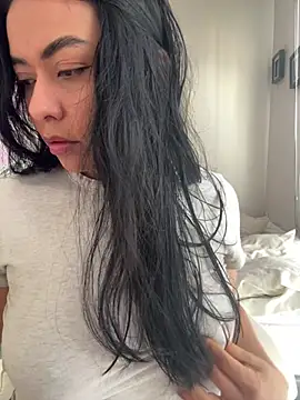 Snapshot of PetitLumiere chatting on February 2025 09:56:01 PM PetitLumiere online show from February 2025 09:56:01 PM