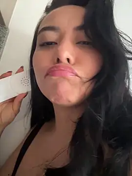 Snapshot of PetitLumiere chatting on February 2025 08:58:01 PM PetitLumiere online show from February 2025 08:58:01 PM