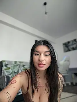 Snapshot of Simply_the_best chatting on May 2026 01:08:01 PM Simply the best online show from May 2026 01:08:01 PM