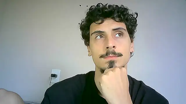 Snapshot of milkoffe chatting on December 2024 01:10:01 PM milkoffe online show from December 2024 01:10:01 PM