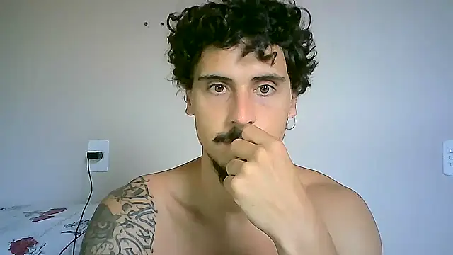 Snapshot of milkoffe chatting on January 2025 04:22:02 PM milkoffe online show from January 2025 04:22:02 PM