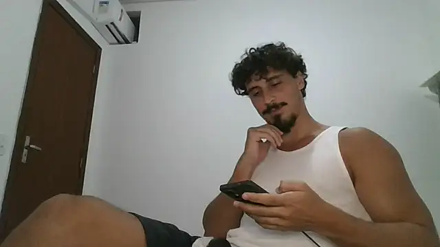 Snapshot of milkoffe chatting on February 2026 01:04:02 AM milkoffe online show from February 2026 01:04:02 AM