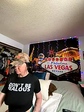 SidneyRaee online show from December 2024 05:04:01 PM