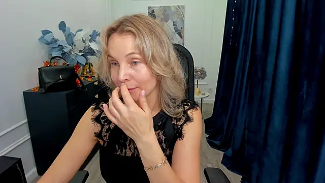 Sinty Devis online show from October 2025 11:33:01 AM