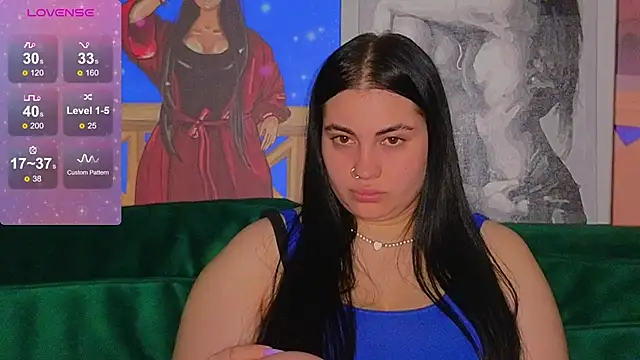 Snapshot of Nikki_Kardashian chatting on December 2024 11:43:02 PM Nikki Kardashian online show from December 2024 11:43:02 PM