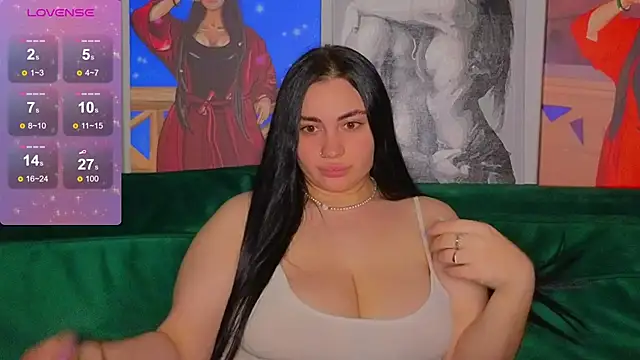 Snapshot of Nikki_Kardashian chatting on December 2024 10:42:01 PM Nikki Kardashian online show from December 2024 10:42:01 PM