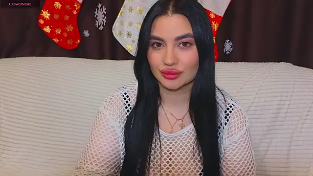 Snapshot of Nikki_Kardashian chatting on January 2025 10:13:02 PM Nikki Kardashian online show from January 2025 10:13:02 PM