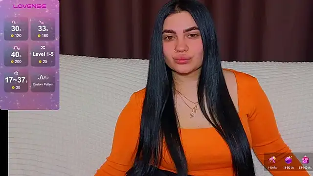 Snapshot of Nikki_Kardashian chatting on February 2025 01:31:01 AM Nikki Kardashian online show from February 2025 01:31:01 AM