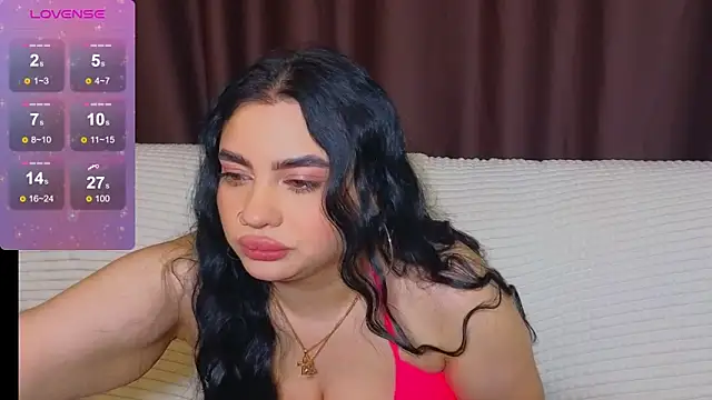 Snapshot of Nikki_Kardashian chatting on February 2025 03:52:02 AM Nikki Kardashian online show from February 2025 03:52:02 AM